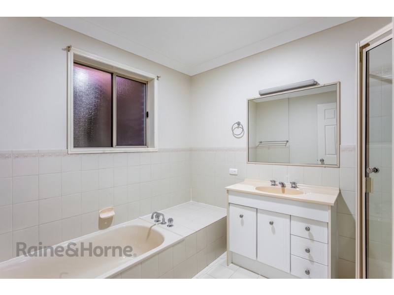 2/150 Russell Street, Newtown QLD 4350