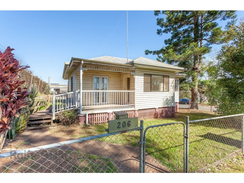 206 North Street, North Toowoomba QLD 4350