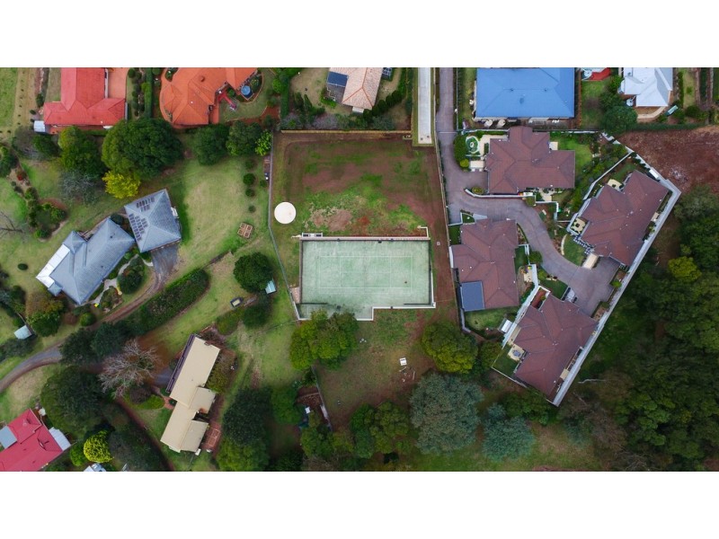 23B Windemere Terrace, Mount Lofty QLD 4350