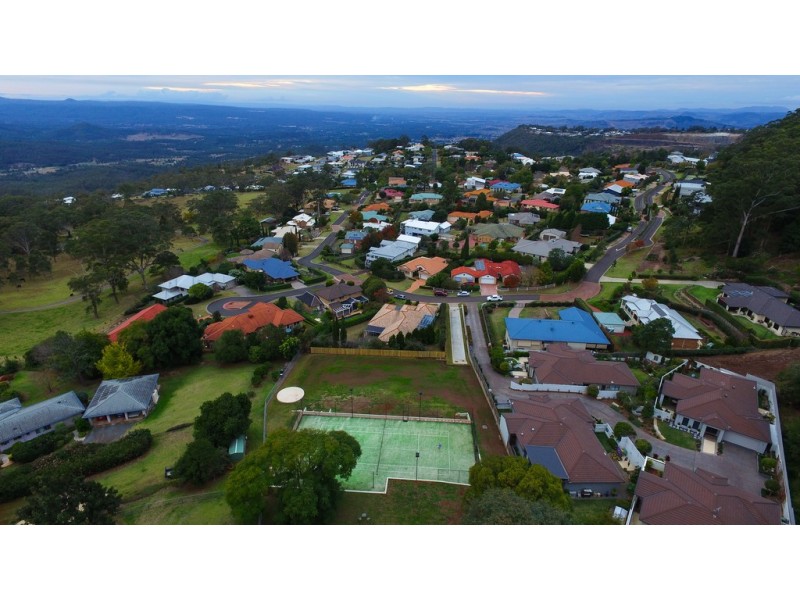 23B Windemere Terrace, Mount Lofty QLD 4350