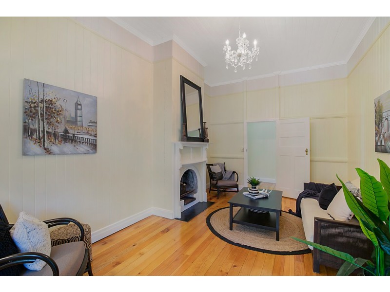 214 Rowbotham Street, Middle Ridge QLD 4350