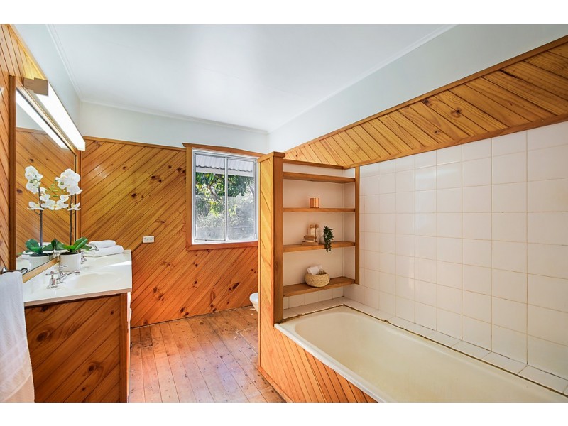 214 Rowbotham Street, Middle Ridge QLD 4350
