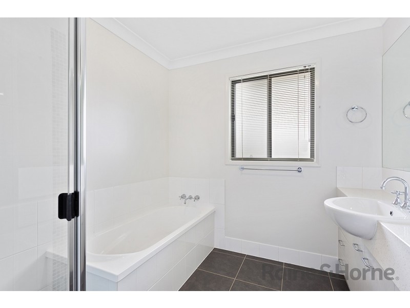 1/14 Costello Street, Harlaxton QLD 4350