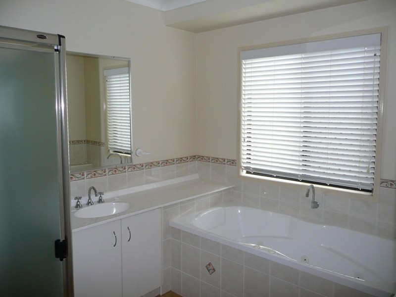 28 Holt Street, Middle Ridge QLD 4350