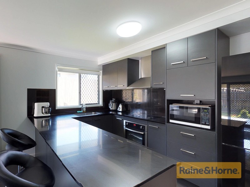 15 Renshaw Crescent, Kearneys Spring QLD 4350