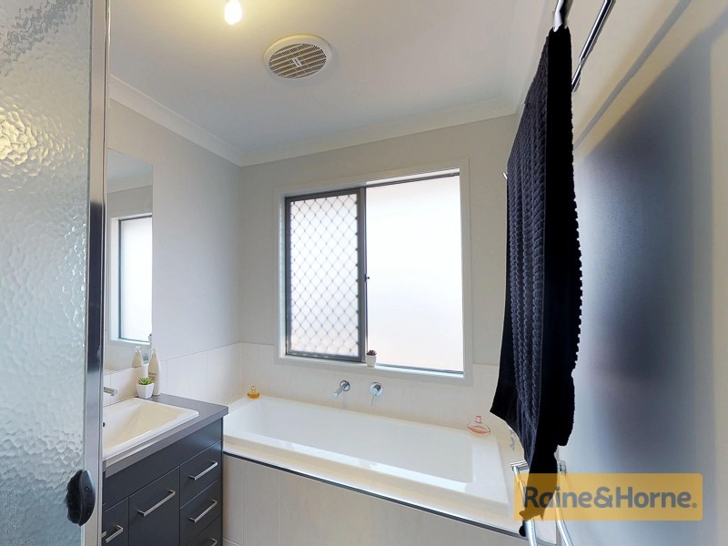 15 Renshaw Crescent, Kearneys Spring QLD 4350