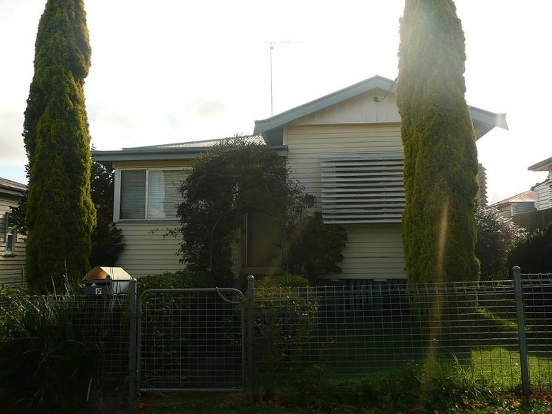 17 CHAMBERLAIN STREET, North Toowoomba QLD 4350