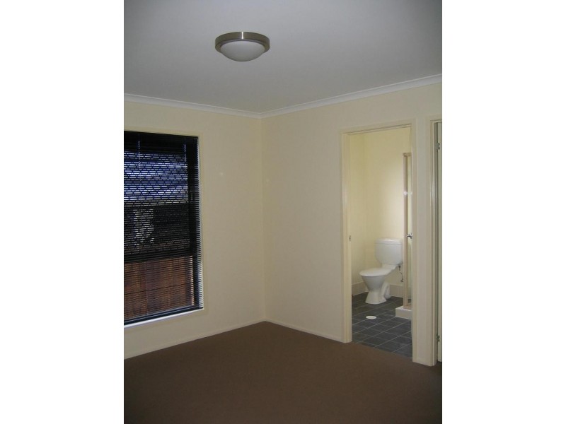 1/288 Alderley Street, Centenary Heights QLD 4350