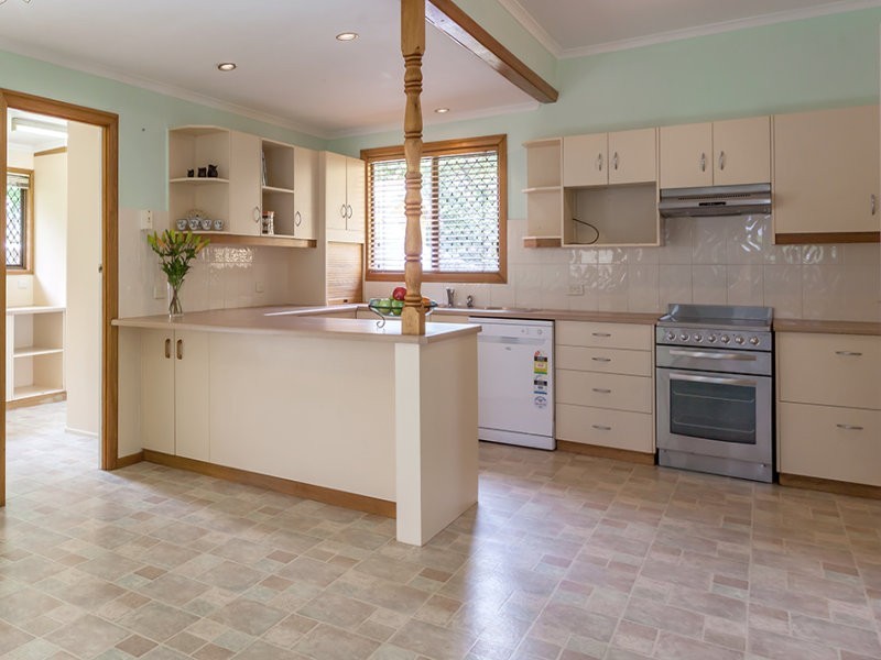 5 Collins Street, Mount Lofty QLD 4350