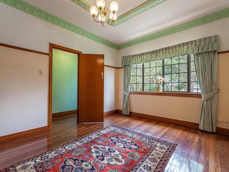 5 Collins Street, Mount Lofty QLD 4350