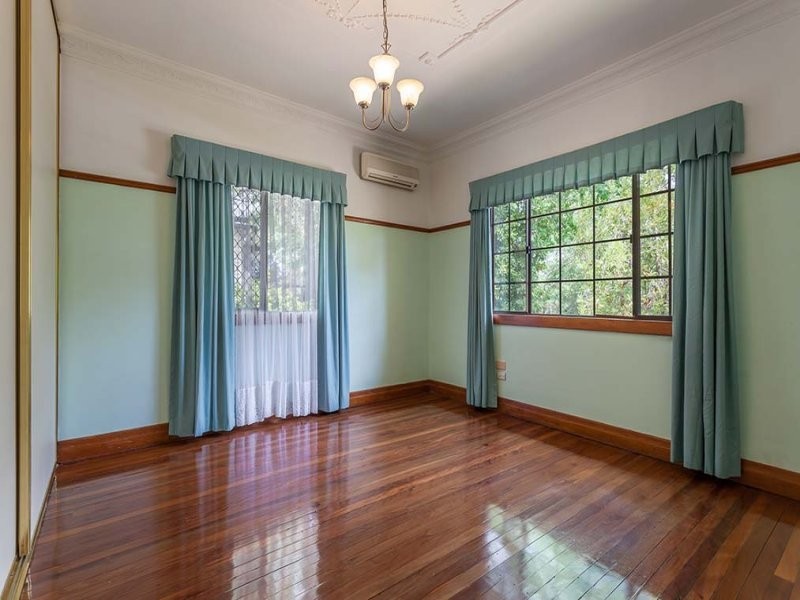 5 Collins Street, Mount Lofty QLD 4350