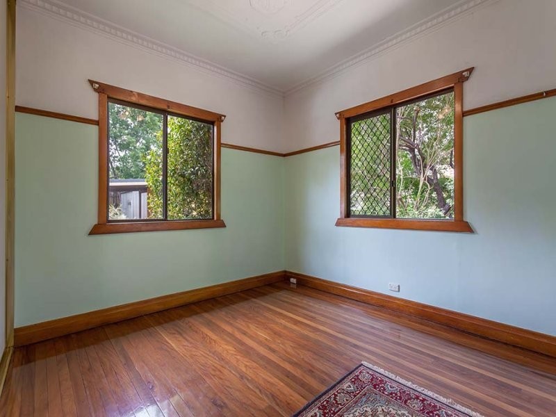 5 Collins Street, Mount Lofty QLD 4350