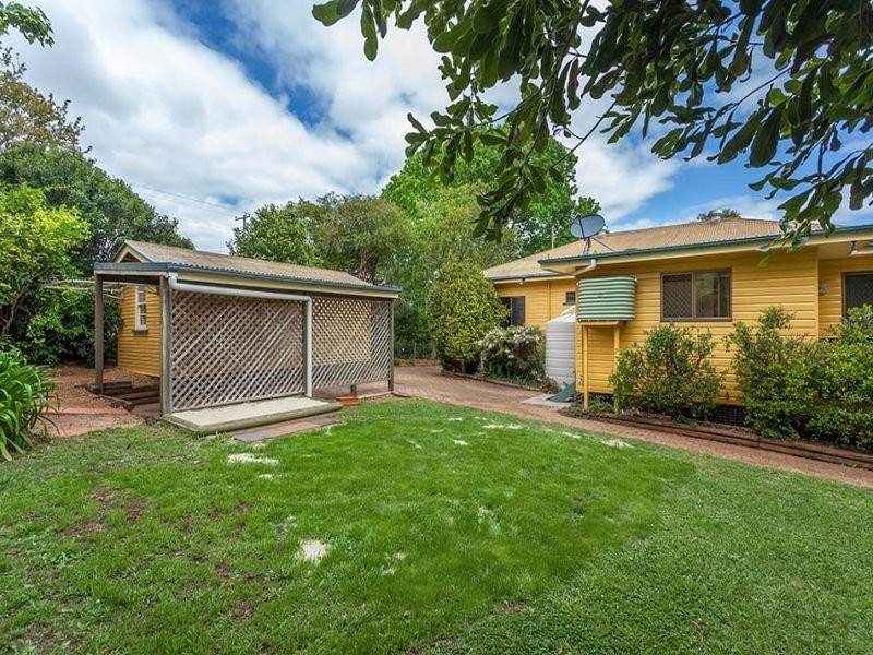 5 Collins Street, Mount Lofty QLD 4350
