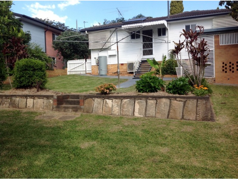 11 Beck Street, Mount Lofty QLD 4350