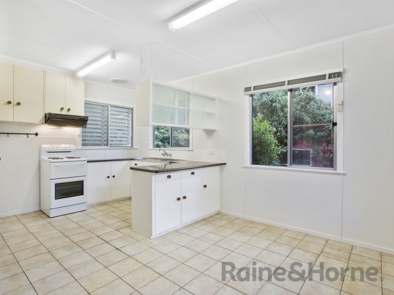11 Beck Street, Mount Lofty QLD 4350