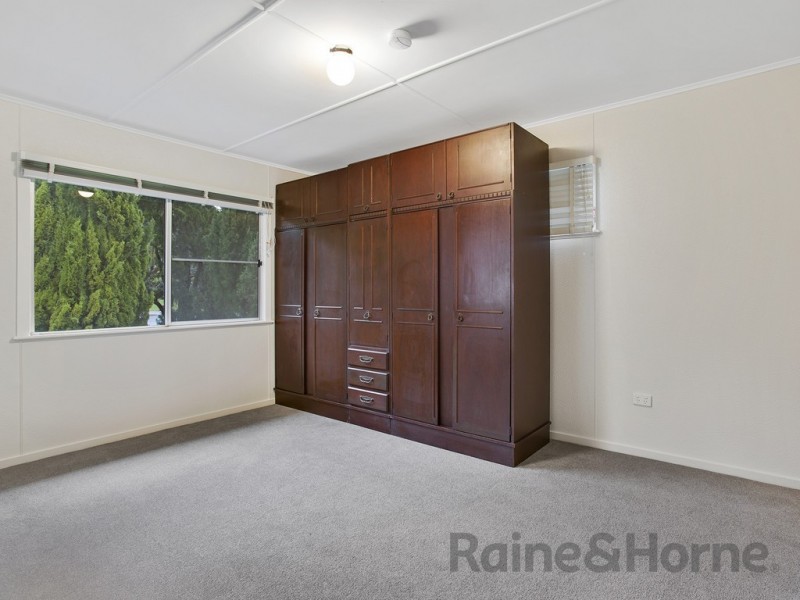 11 Beck Street, Mount Lofty QLD 4350