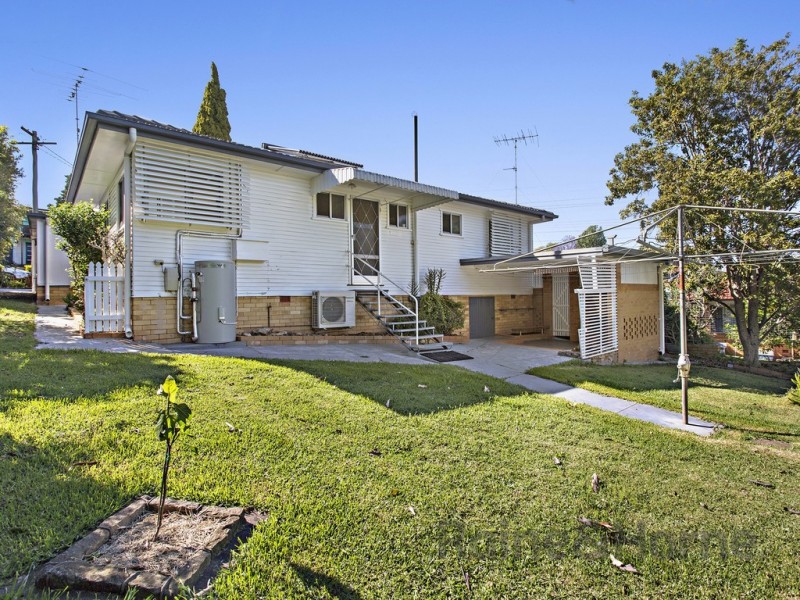 11 Beck Street, Mount Lofty QLD 4350