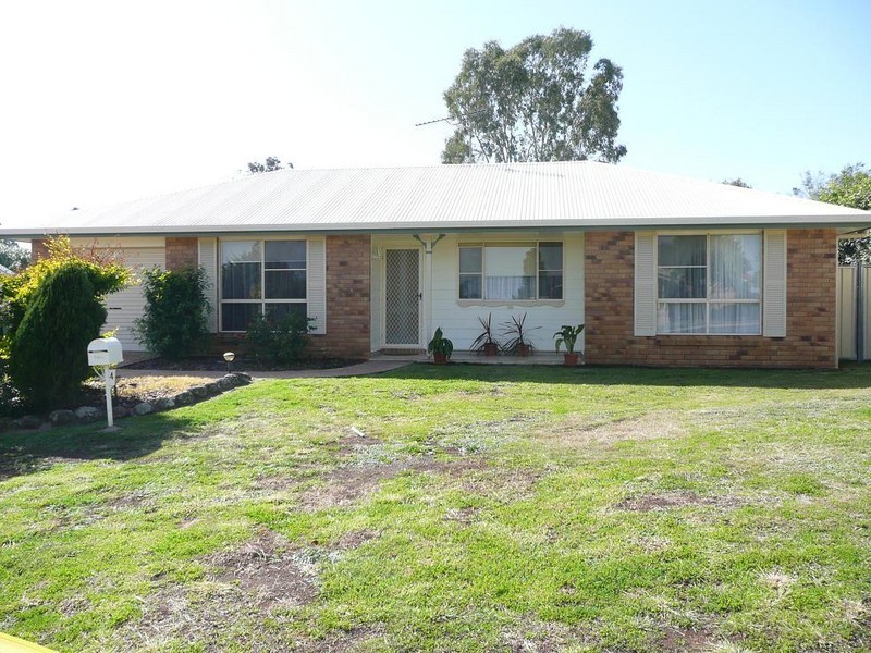 4 KAYSER COURT, Darling Heights QLD 4350
