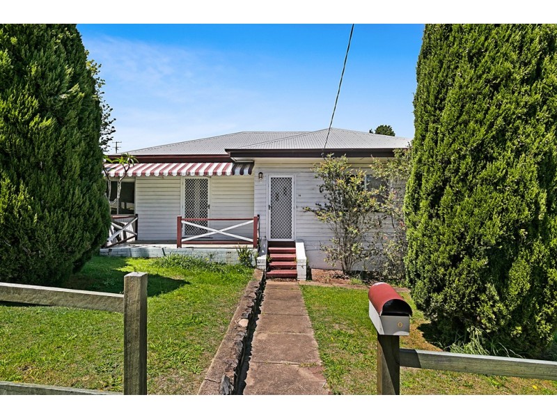 70 North Street, Mount Lofty QLD 4350