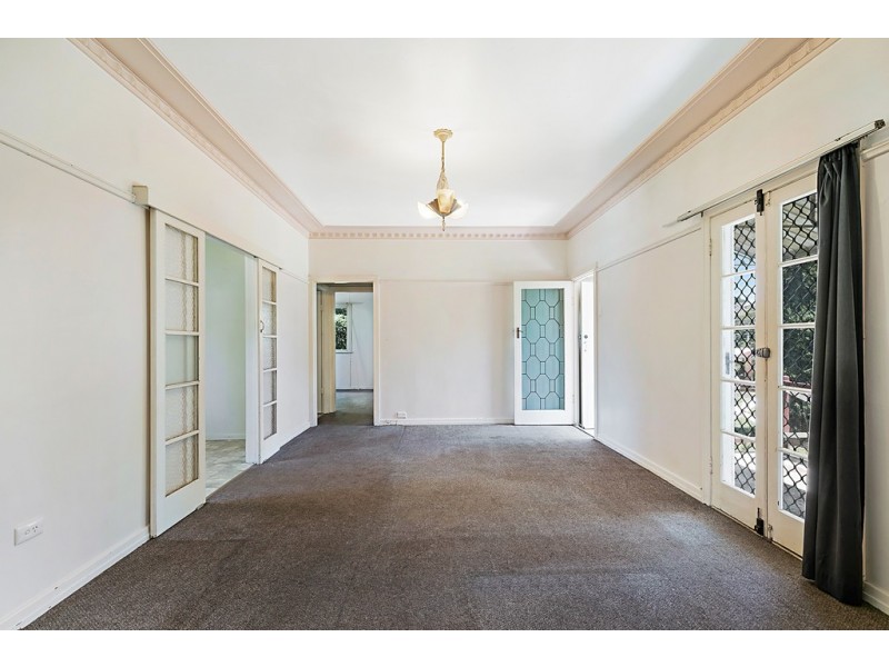 70 North Street, Mount Lofty QLD 4350