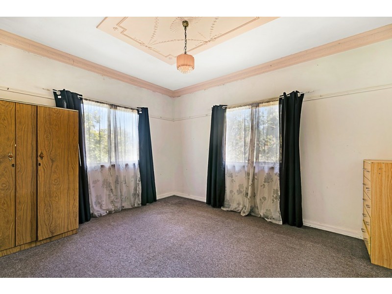 70 North Street, Mount Lofty QLD 4350