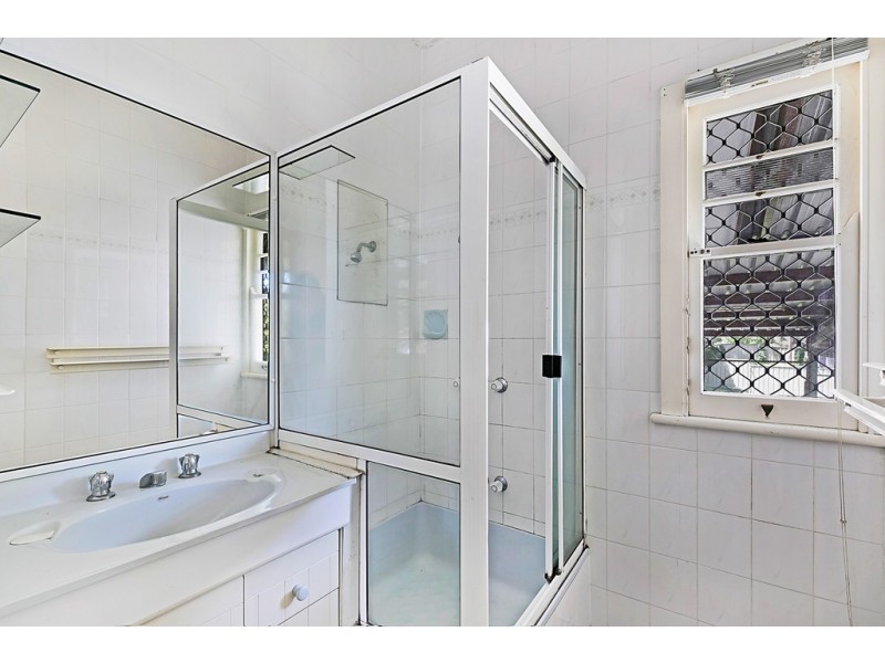 70 North Street, Mount Lofty QLD 4350