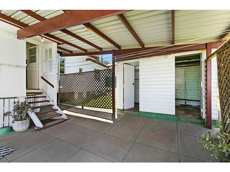 70 North Street, Mount Lofty QLD 4350