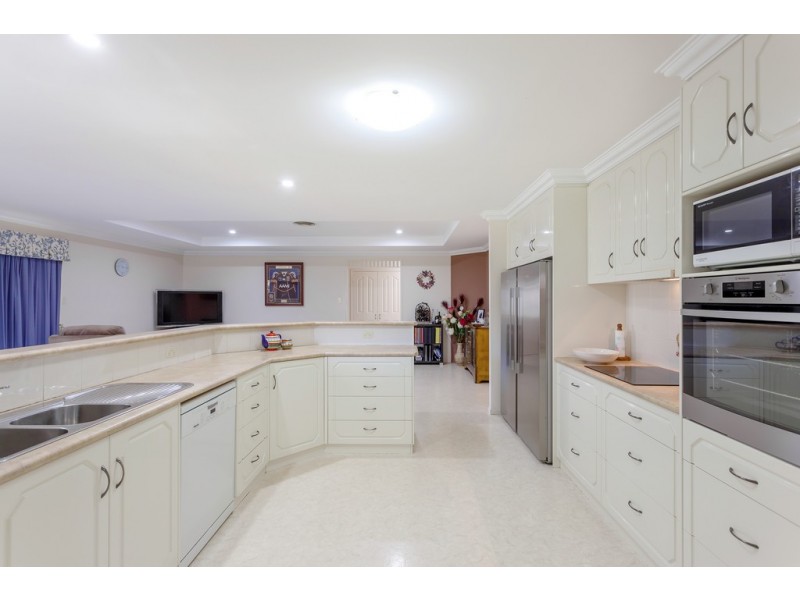 22 Cherokee Drive, Wilsonton QLD 4350