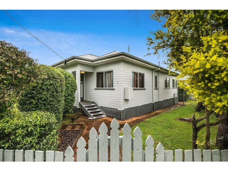 7 Victory Street, Newtown QLD 4350