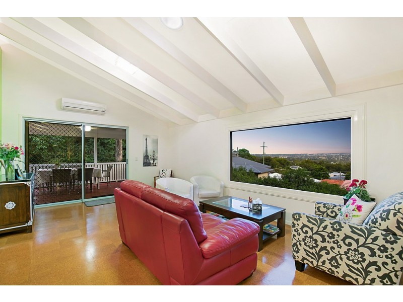 4 Roderic Court, Mount Lofty QLD 4350