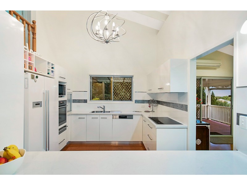 4 Roderic Court, Mount Lofty QLD 4350