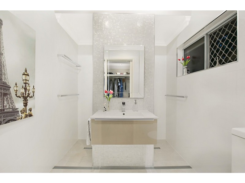 4 Roderic Court, Mount Lofty QLD 4350