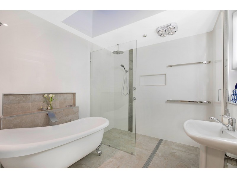 4 Roderic Court, Mount Lofty QLD 4350