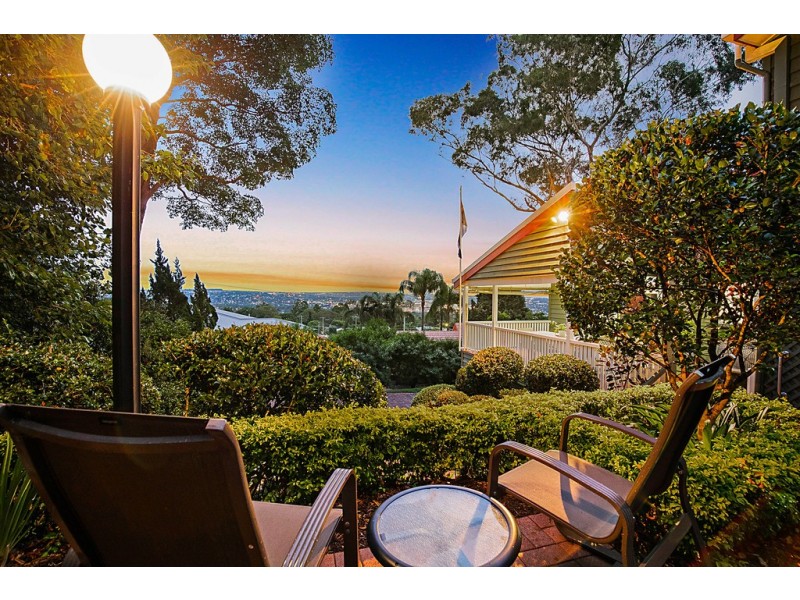 4 Roderic Court, Mount Lofty QLD 4350