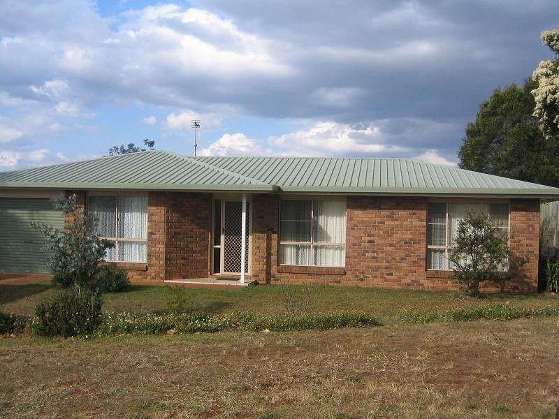 12 Dalzell Crescent, Toowoomba QLD 4350