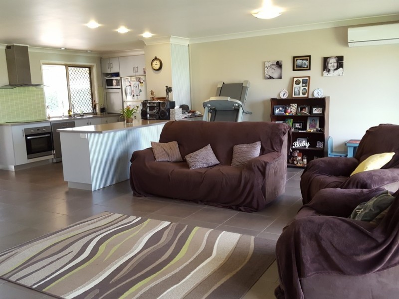 22 Schloss Court, Westbrook QLD 4350