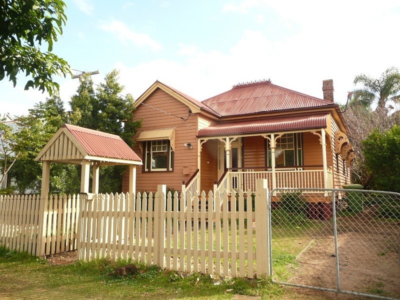 17 Brodribb Street, Toowoomba QLD 4350