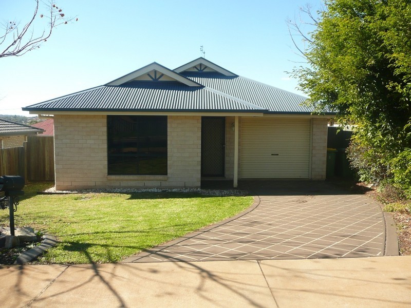 378 West Street, Kearneys Spring QLD 4350