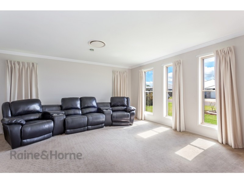 9 Meares Street, Kearneys Spring QLD 4350