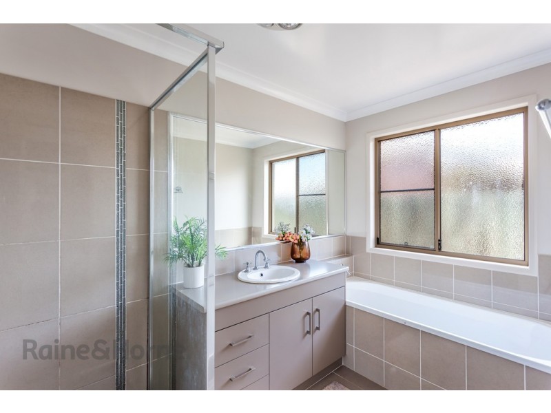 9 Meares Street, Kearneys Spring QLD 4350