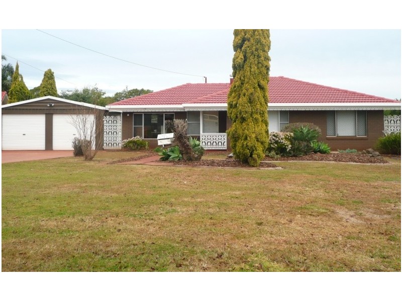 18 Lotus Crescent, Centenary Heights QLD 4350