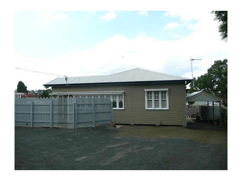 3 Roseberry Street, North Toowoomba QLD 4350