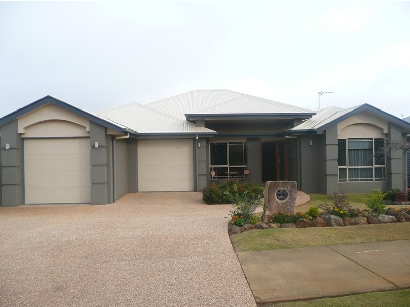 17 Ridgewood Drive, Toowoomba QLD 4350