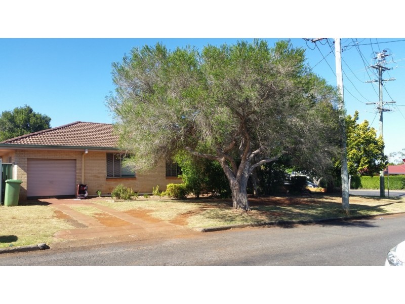 339 West Street, Harristown QLD 4350