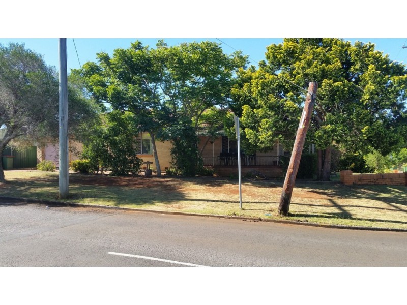 339 West Street, Harristown QLD 4350