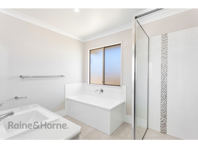 60 Alistair Street, Glenvale QLD 4350