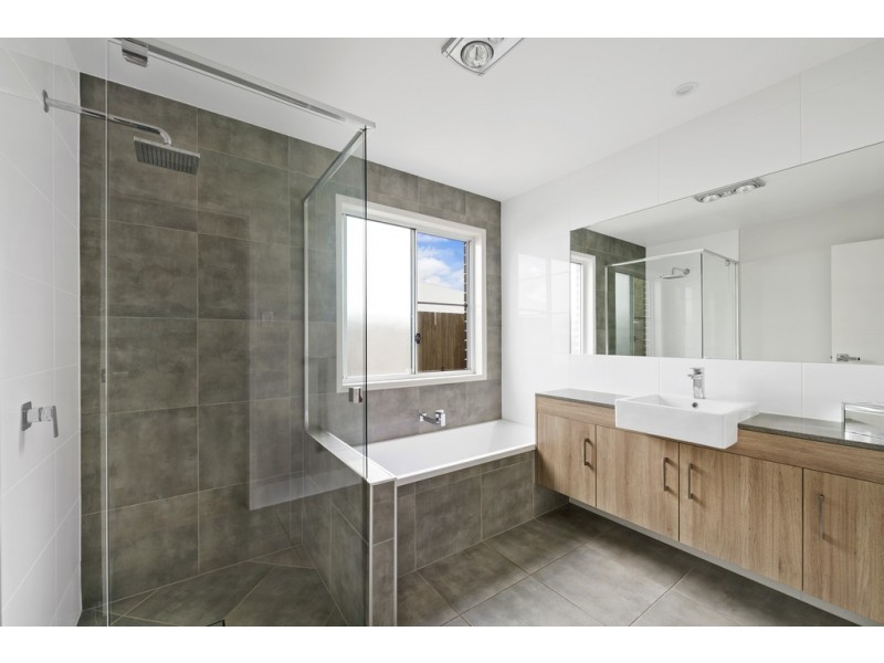 172 Kearney Street, Kearneys Spring QLD 4350