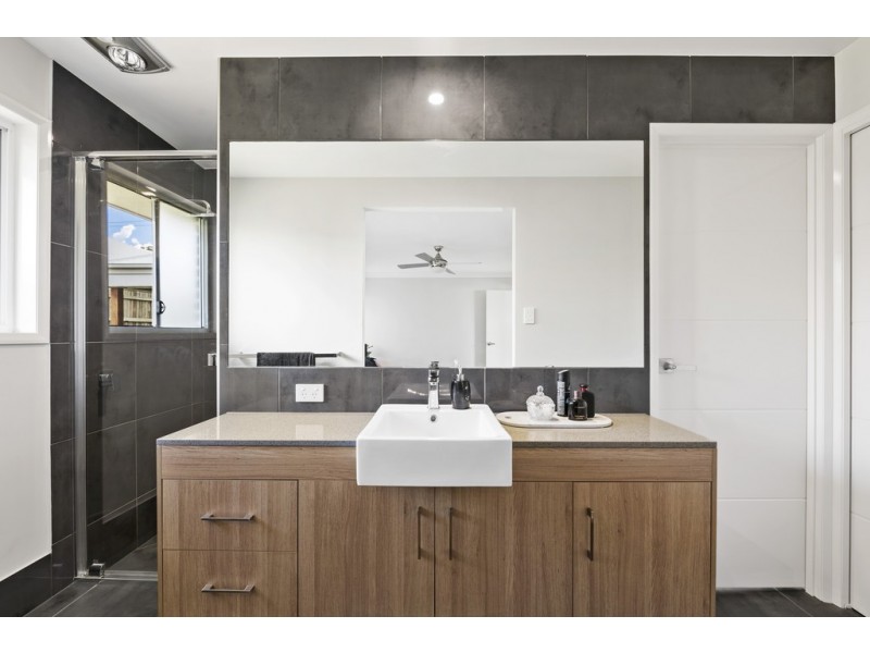 172 Kearney Street, Kearneys Spring QLD 4350