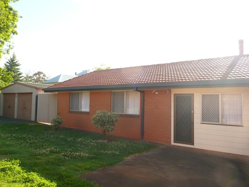 2/24a Grey Street, Toowoomba QLD 4350