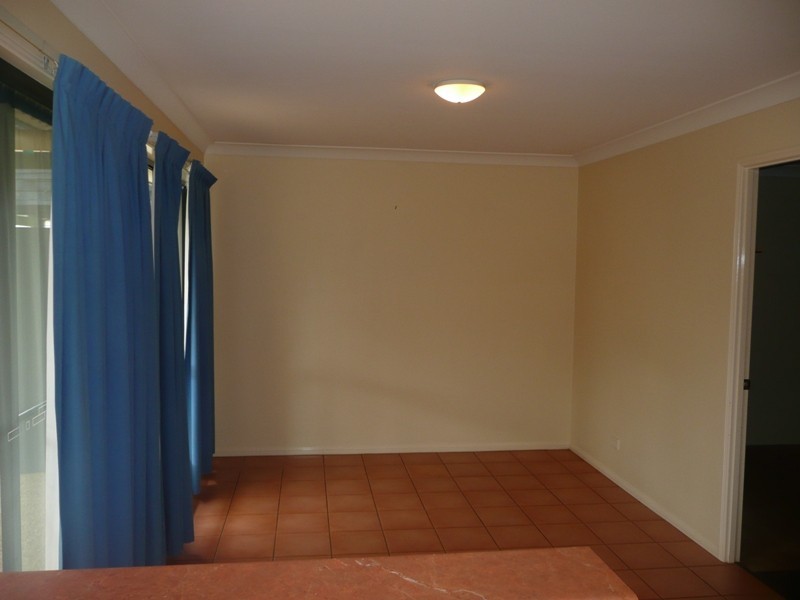 2/218 Campbell Street, Newtown QLD 4350